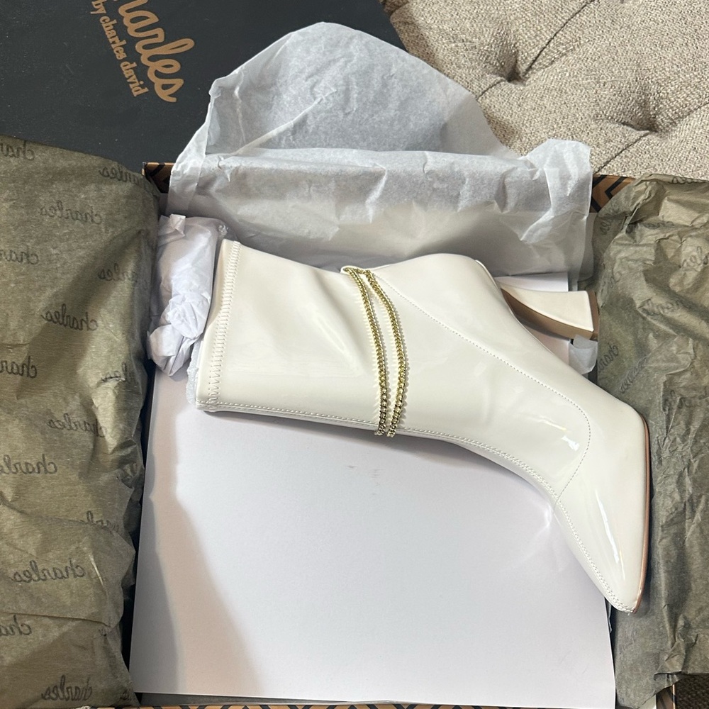 Chain  Pointed Toe Bootie‎ - Picture 16 of 16